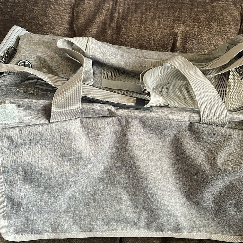 EUC~Small Gray Pet Carrier With Multiple Openings/Removable Pad & Leash Holder - Picture 11 of 15